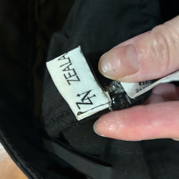 🆕Studio Black Fringe Hem Jeans - Picture 9 of 11